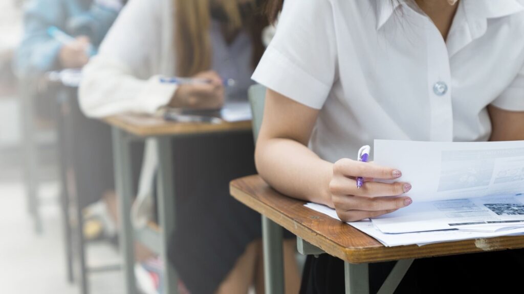 Evaluarea națională continuă cu proba la Matematică