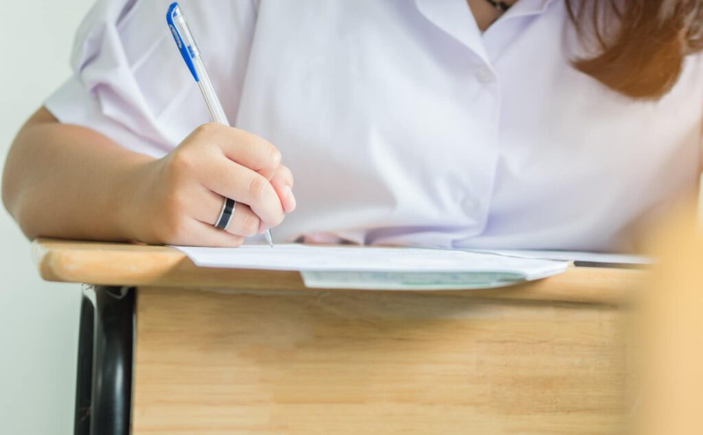 BAC 2026 începe luni: Peste 130.000 de candidați intră în febra examenului maturității
