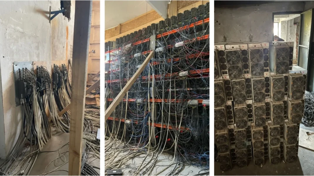 ANAF: Fermă clandestină de criptomonede cu peste 400 de echipamente, descoperită într-o clădire dezafectată