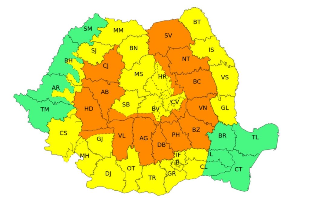 Cod galben de ploi și furtuni în mai multe zone din țară. Meteorologii anunță cantități importante de apă