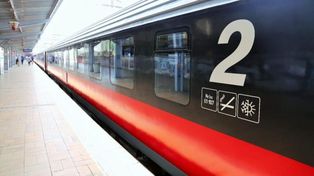 Trenurile Soarelui intră în circulație spre litoral