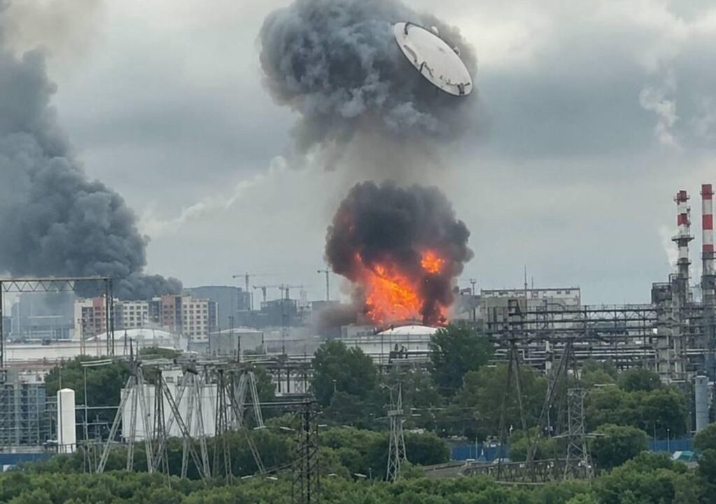 (VIDEO) Explozie uriașă în capitala Rusiei. Rafinăria de petrol din Moscova a fost din nou atacată de dronele ucrainene