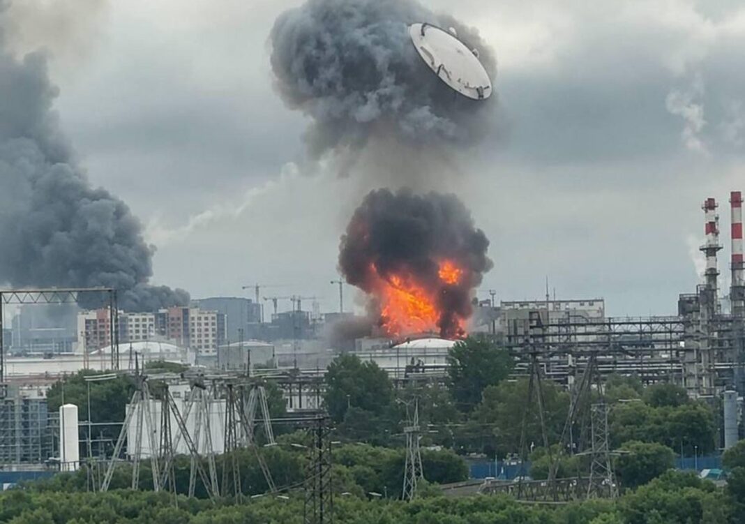 Explozie uriașă în capitala Rusiei. Rafinăria de petrol din Moscova a fost din nou atacată de dronele ucrainene