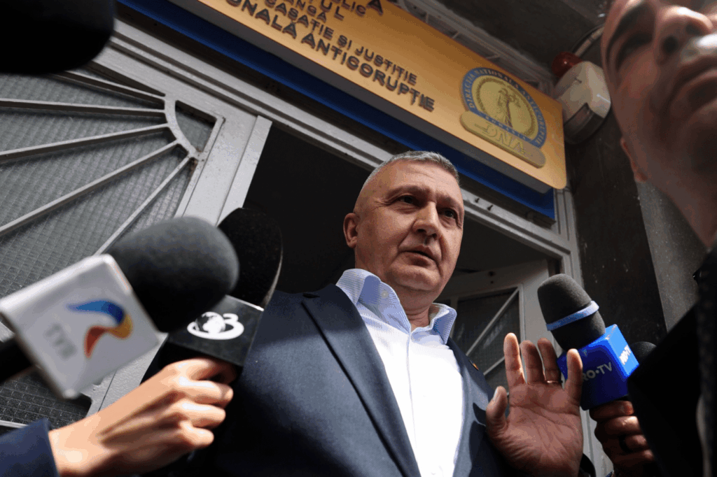 Șeful Armatei Române, generalul Gheorghiță Vlad, a fost pus sub acuzare de DNA