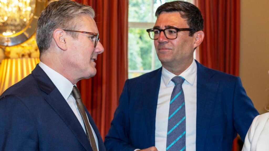 Premierul Marii Britanii ar putea demisiona mâine