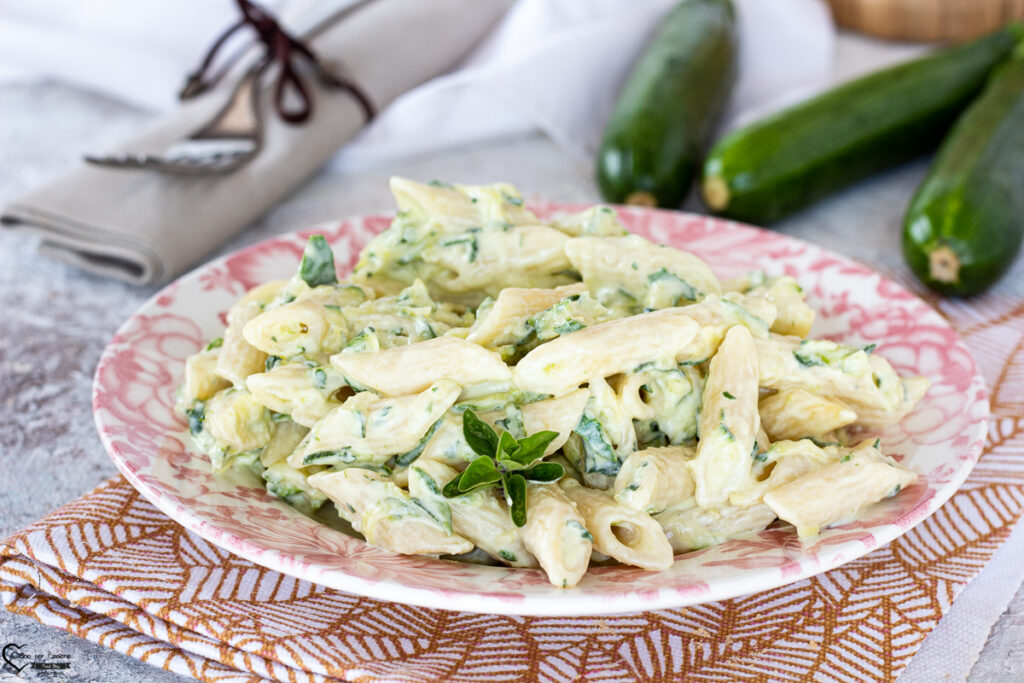 Paste cremoase cu dovlecei și parmezan