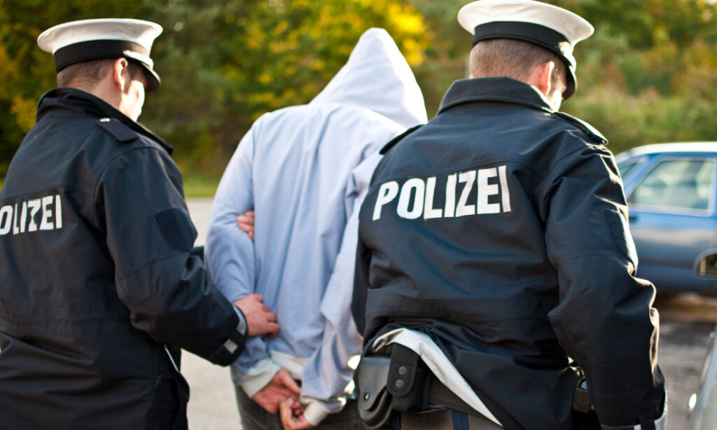 Româncă înjunghiată mortal de un conațional la o fermă din Germania