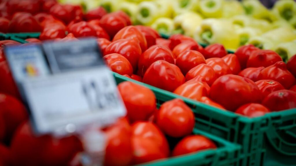 Carrefour România nu mai importă legume și fructe, cererea fiind acoperită din producția internă
