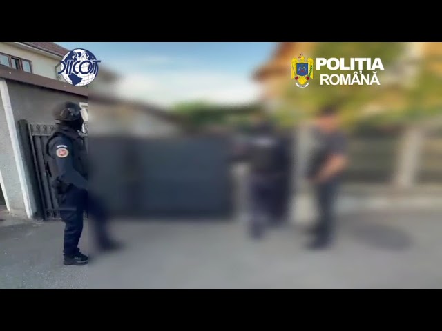 Comisari ai Gărzii de Mediu Mehedinţi, reţinuţi pentru că au protejat o firmă care îngropa deșeuri periculoase