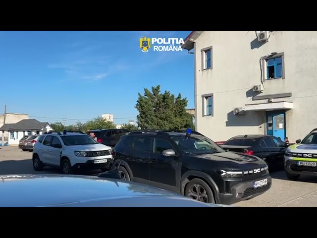 (VIDEO) Percheziții în Mehedinți într-un dosar de furt de carburant. Trei suspecți au fost reținuți