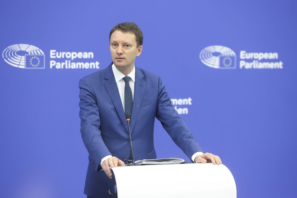 Lider PNL: „Să nu ne lăsăm păcăliți de PSD. Și-au plasat oamenii în poziții cheie și pretind că sunt nefericiți”