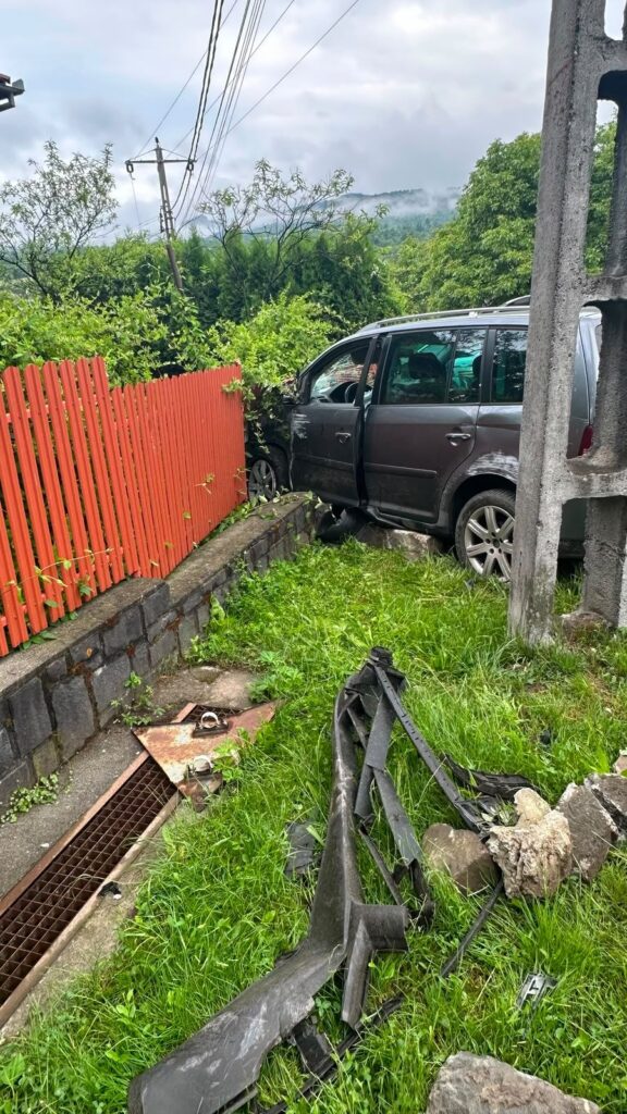 Accident cu patru răniți la Sovata. În mașină se aflau și două fetițe de 2 și 6 ani