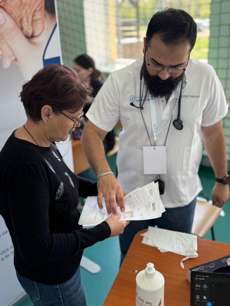 Asociația Medcorp, cu sprijinul OMV Petrom, a oferit servicii medicale gratuite pentru peste 1.000 de locuitori din județul Gorj, în cadrul programului „Sănătate în Vecinătate”