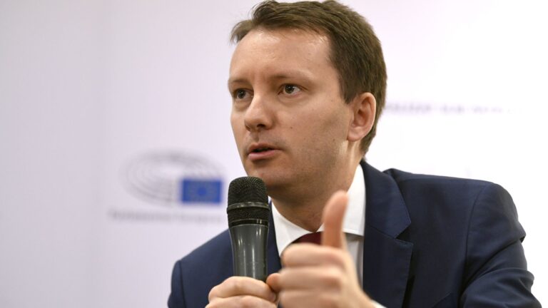 Siegfried Mureșan: Pesediștii vor un guvern al lor ca să readucă risipa și să se remufeze la banul public