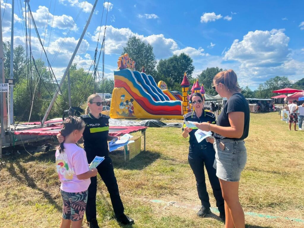 Polițiștii, alături de comunități la Zilele Comunelor Drăgotești și Cătunele. Recomandări pentru siguranța cetățenilor