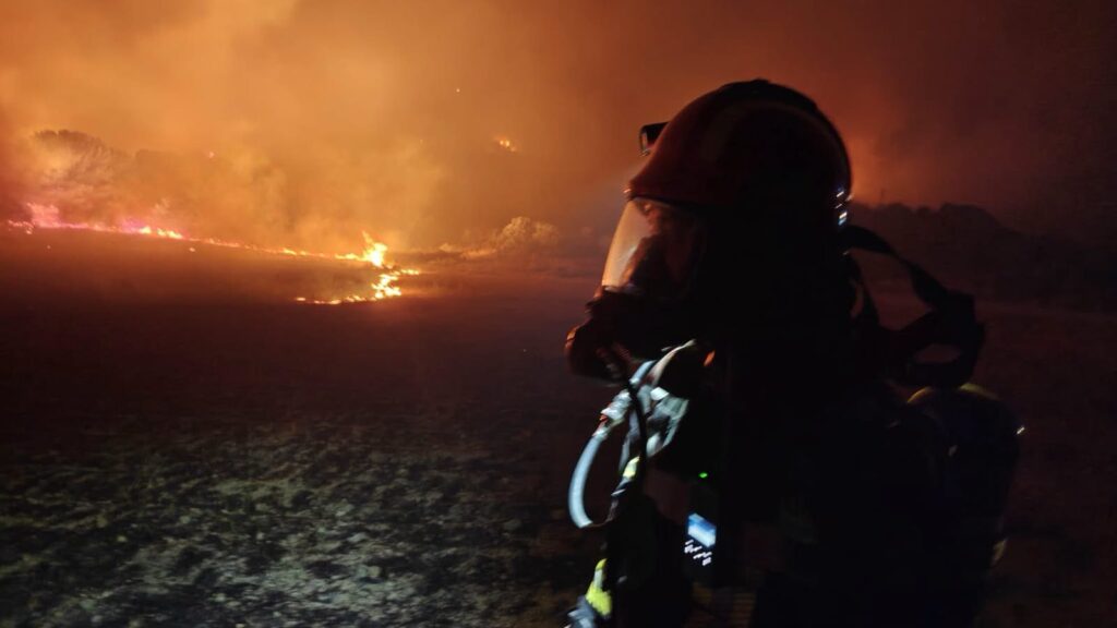 România prelungește misiunea pompierilor în Franța pentru combaterea incendiilor de vegetație