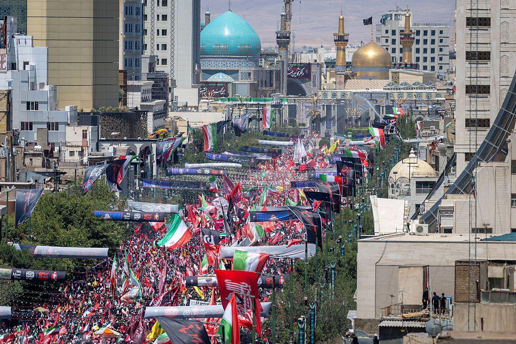 (VIDEO) Mulțimi impresionante la înmormântarea ayatollahului Ali Khamenei