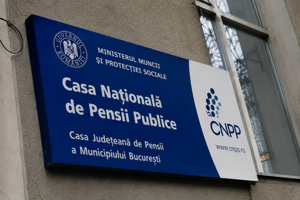 Trei persoane, arestate în dosarul de la Casa Națională de Pensii privind falsificarea vechimii în muncă