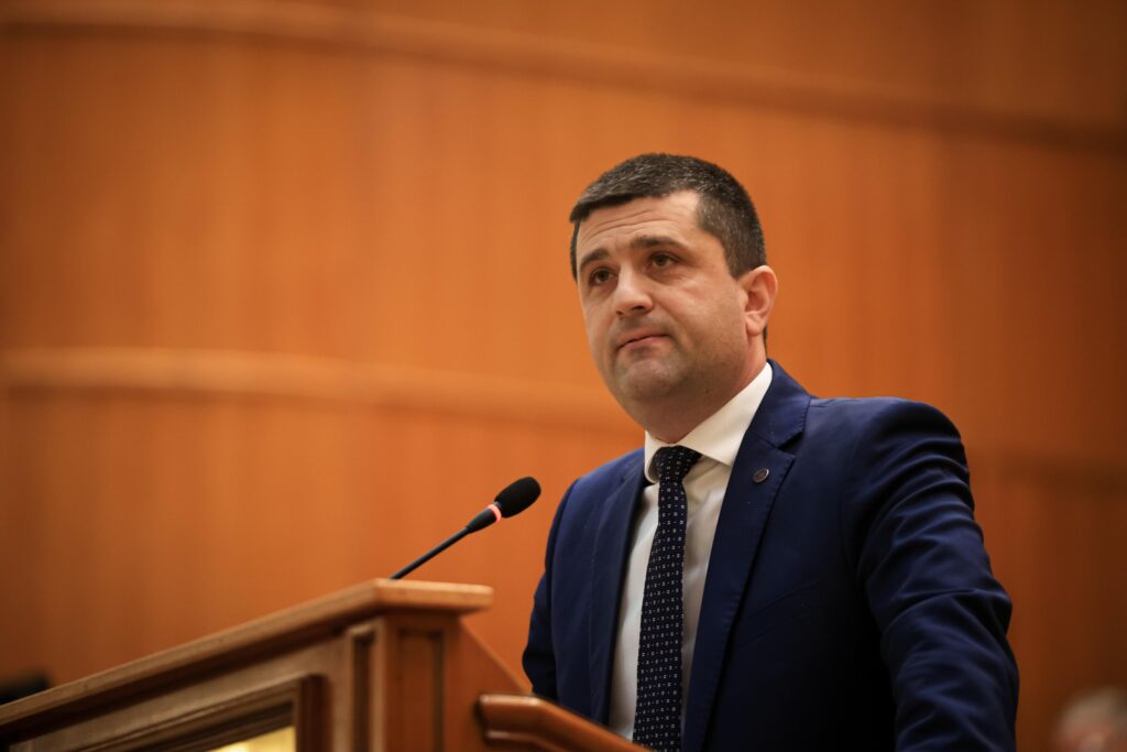 Camera Deputaţilor a votat proiectul de lege privind programul SAFE, care merge la Senat. Schimb dur de replici între Radu Miruță și AUR