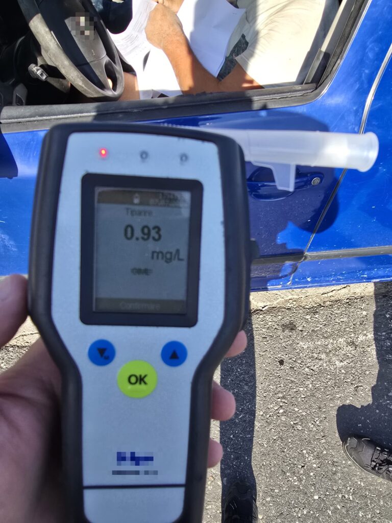 Șofer prins băut la volan în Vâlcea. Alcoolemie de 0,93 mg/l la testarea cu etilotestul