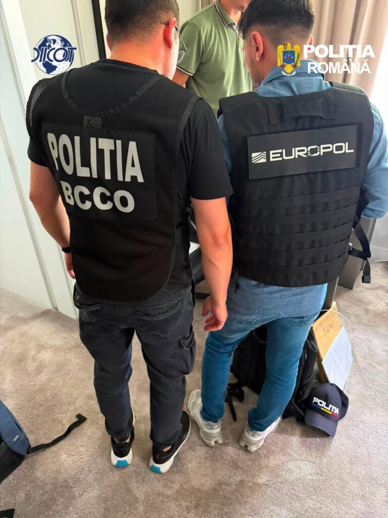 Rețea de criminalitate informatică destructurată la Vâlcea. Prejudiciu de peste 1,35 milioane de euro și zeci de percheziții