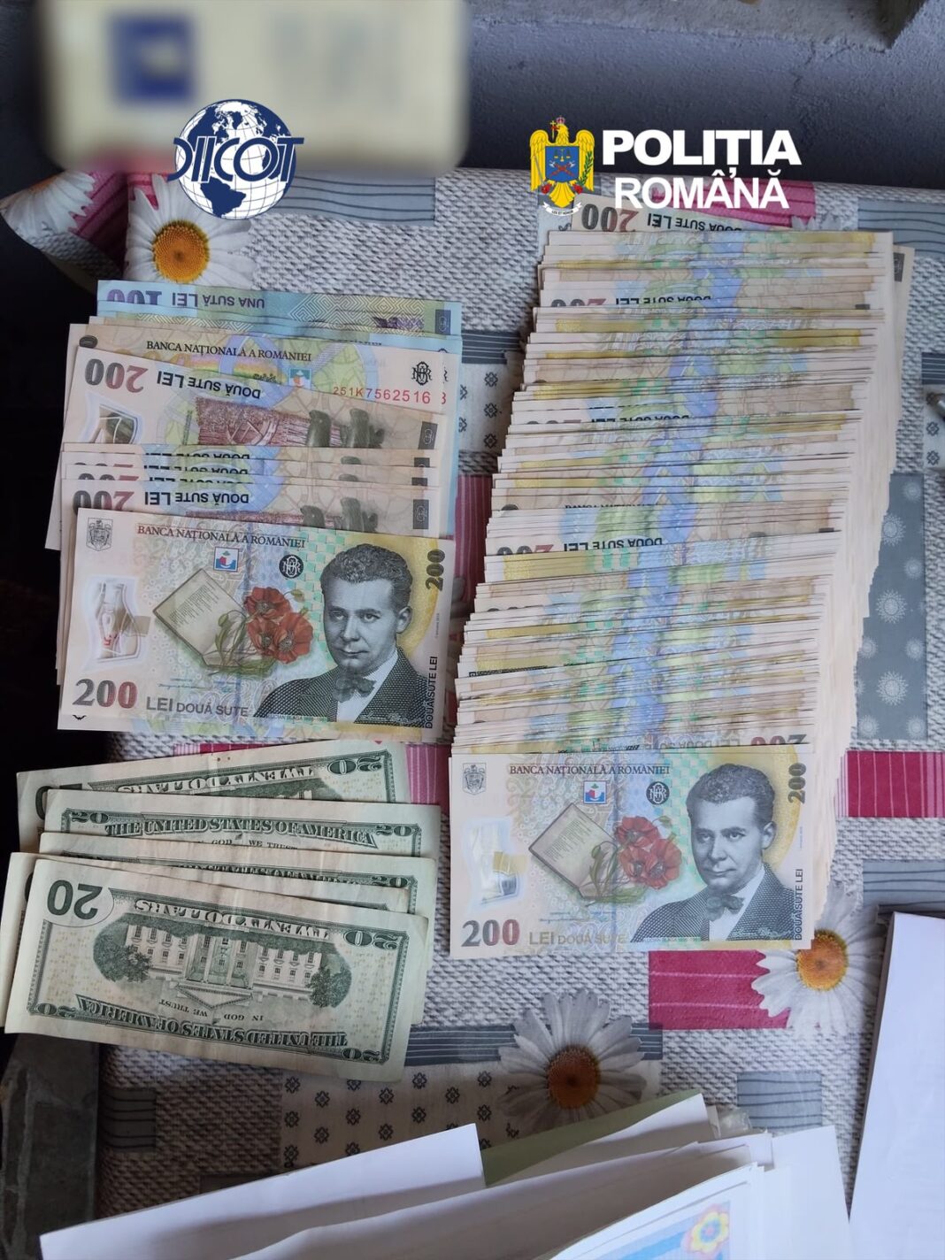 Peste 860 de persoane ar fi cumpărat vechime fictivă în muncă. Doi funcționari publici, printre membrii grupării