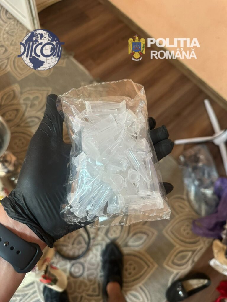 Rețea de trafic de cocaină destructurată de DIICOT și BCCO Craiova. Patru persoane, arestate preventiv