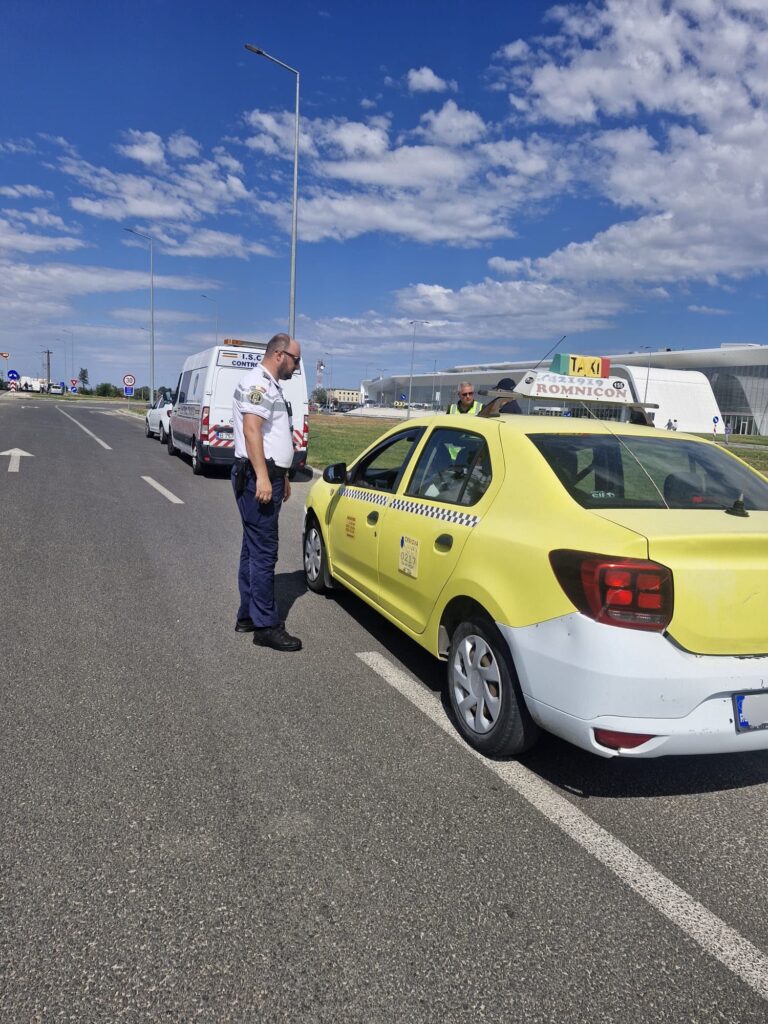 Razie a poliţiştilor la Aeroportul Internațional Craiova. Zeci de amenzi și șase certificate de înmatriculare retrase