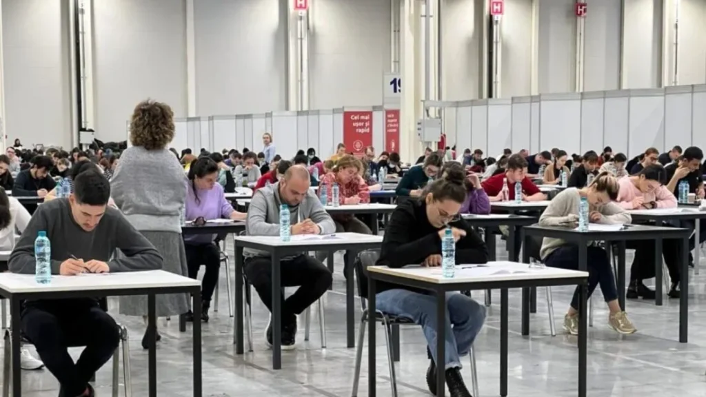 Număr record de înscrieri la UMF „Carol Davila” din București. Aproape 7.000 de candidați susțin examenul de admitere