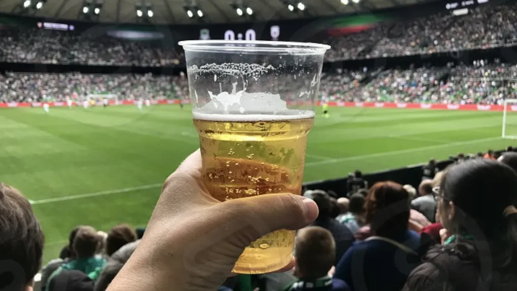 A fost promulgată legea care permite consumul băuturilor cu până la 5,5% alcool pe stadioane