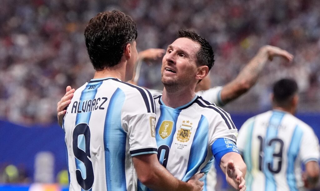 CM 2026 / Calificare incredibilă a Argentinei în sferturi! A marcat de trei ori în 13 minute