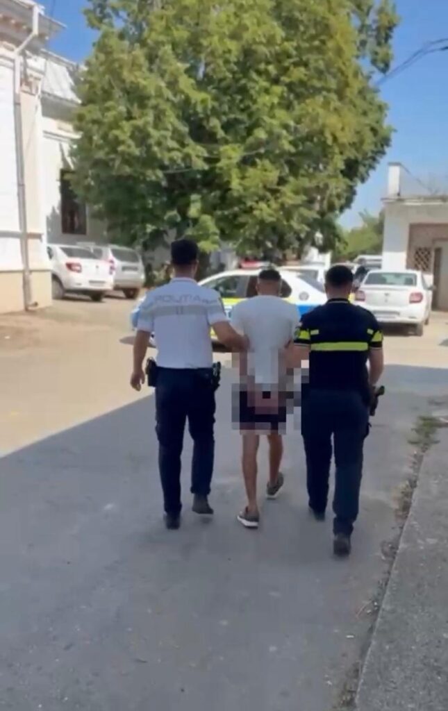 Dolj: Un bărbat care conducea fără să aibă permis a provocat un accident cu doi răniți și apoi a fugit