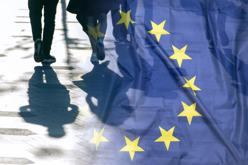 Absolvenții de școli profesionale vor avea acces, din 2027, la stagii plătite la Comisia Europeană