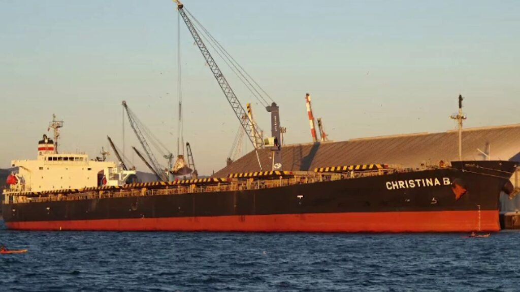 Nava cargo avariată în Marea Neagră rămâne în afara apelor României! Unde ar putea ajunge vasul