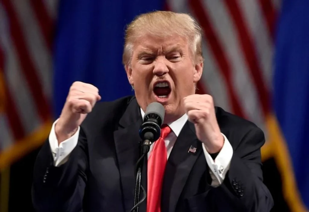 Donald Trump cere retragerea licențelor de emisie pentru două televiziuni care au refuzat să-i transmită în direct discursul