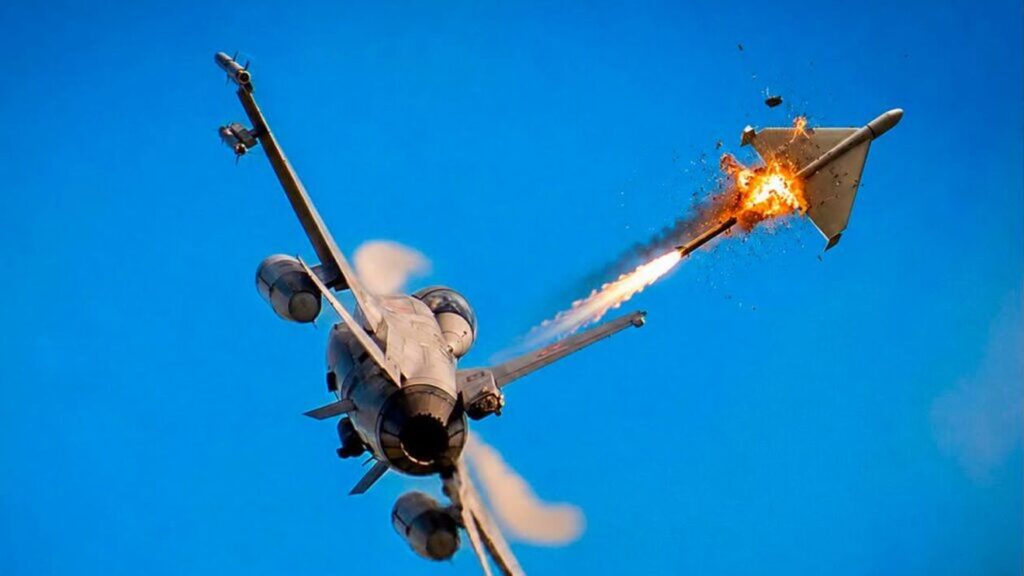 O dronă a fost doborâtă în spaţiul aerian naţional de către un pilot român de F-16