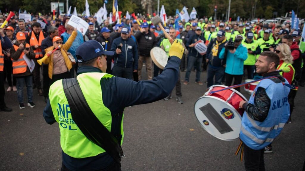 Cele cinci mari confederaţii sindicale cer retragerea proiectului Legii salarizării în sectorul public