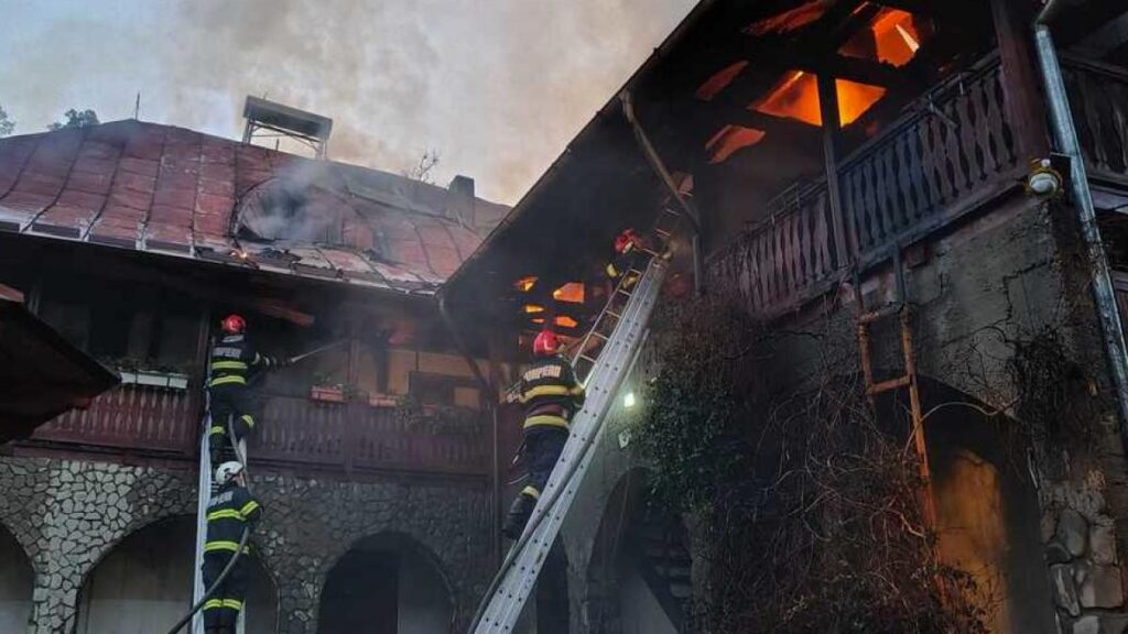 Un bărbat și-a pierdut viața în incendiul care a cuprins chiliile Mănăstirii Bisericani