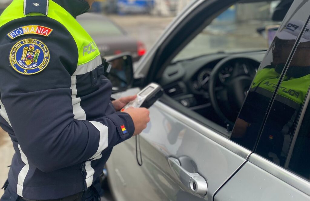 Doi șoferi prinși băuți la volan în Gorj, după accidente soldate cu pagube materiale