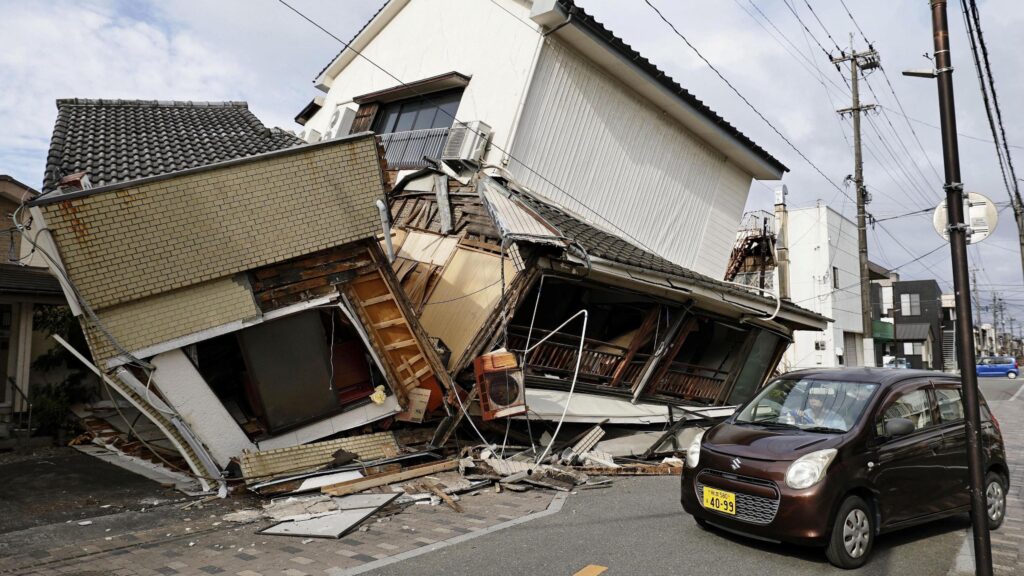 Bilanțul cutremurului din Japonia a ajuns la 13 morți și zeci de dispăruți