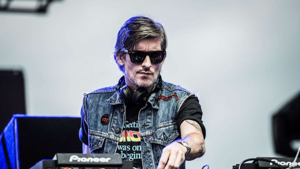 DJ Kavinsky, găsit mort în casă