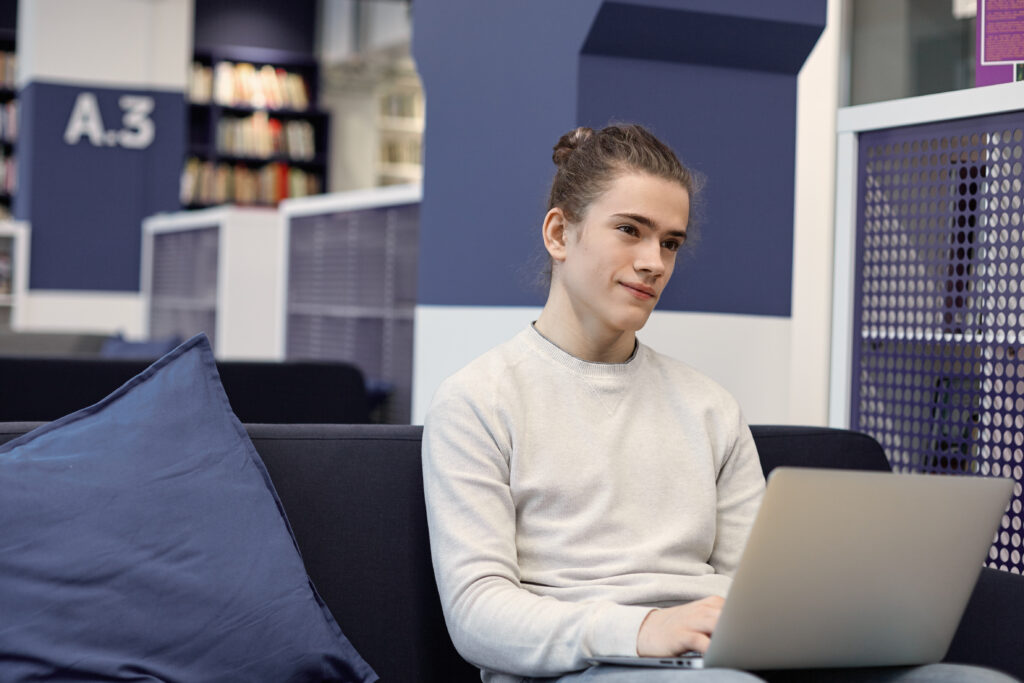 Mai mult decât pentru joacă: De ce un laptop de gaming este instrumentul suprem pentru studenți