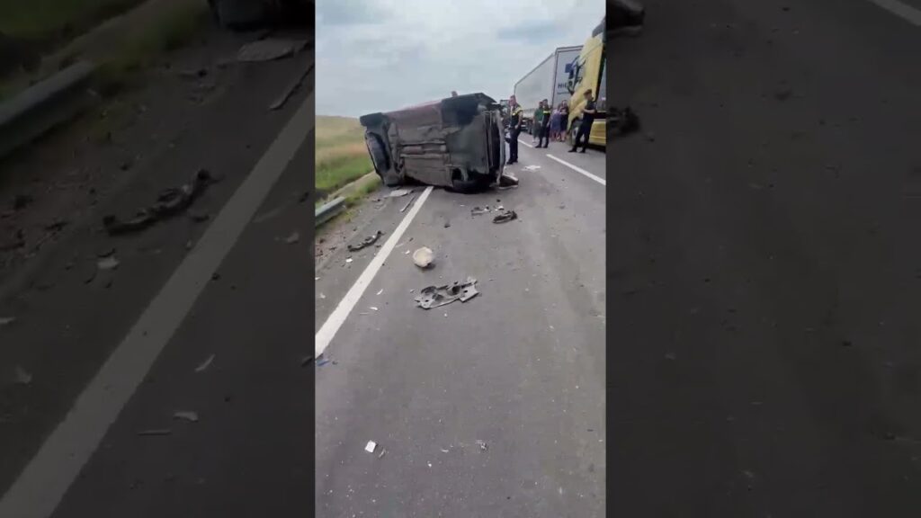 Un copil de 11 ani a murit după ce o mașină a ieșit de pe șosea, în Mehedinți