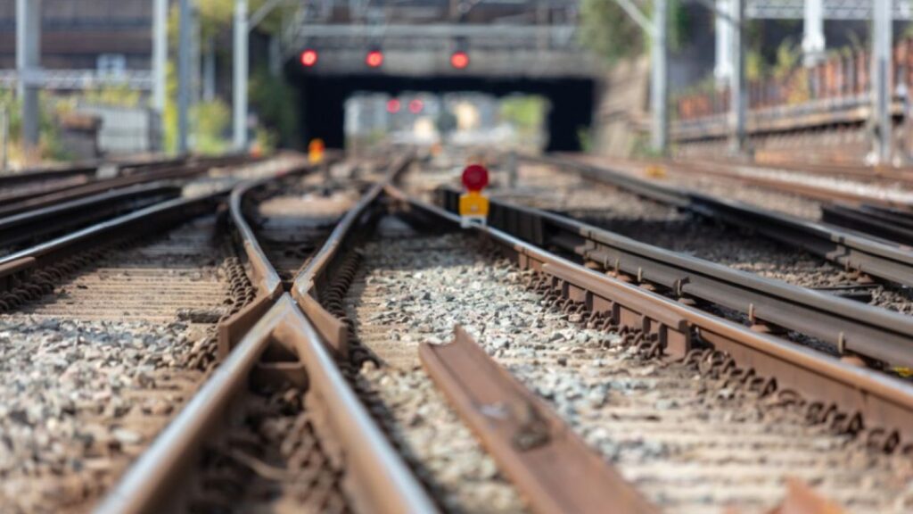 CFR semnează un contract de 1,8 miliarde de lei pentru modernizarea Lotului 2 al liniei feroviare Craiova-Caransebeș