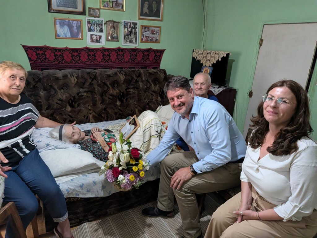 O femeie de 111 ani din Cugir, cea mai în vârstă persoană din România și Balcani