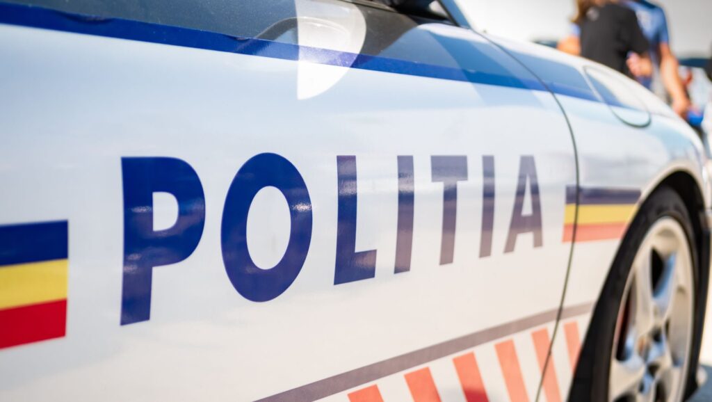 O persoană a murit, iar trei au fost rănite după ce două maşini s-au ciocnit pe A2