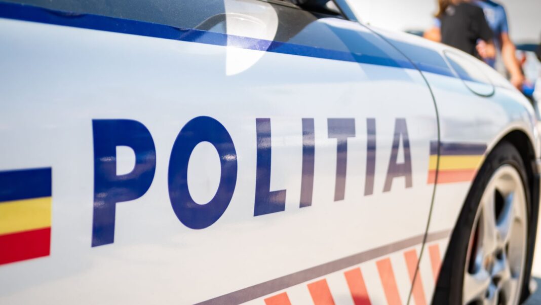 O persoană a murit, iar trei au fost rănite după ce două maşini s-au ciocnit pe A2