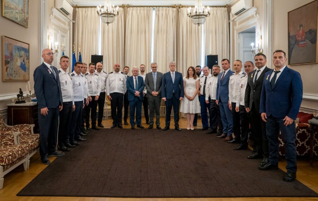 Polițiștii români care au contribuit la capturarea fugarului Mohamed Amra, decorați de autoritățile franceze