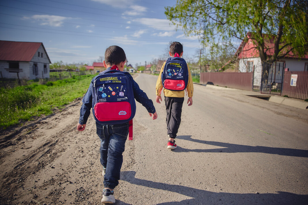 Programul „Start în educație” ajunge în 89 de comunități vulnerabile din județ