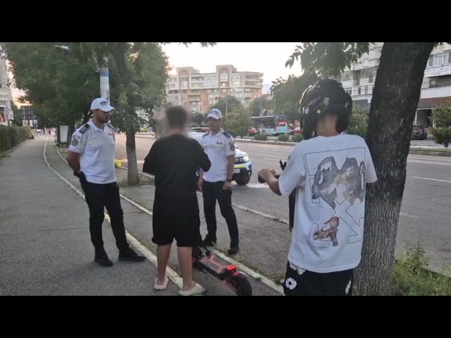 (VIDEO) Dolj: Amenzi de 24.000 de lei, în doar două ore, pentru conducătorii de trotinete electrice